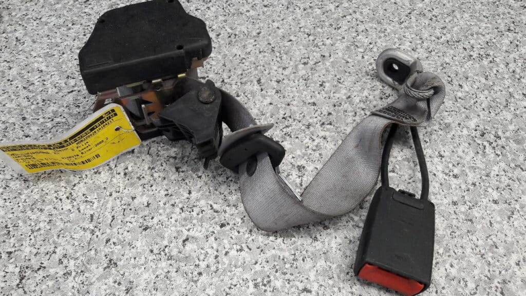 33002650b pas srodkowy tyl mercedes vw 220