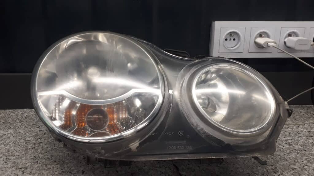 0301190202 reflektor prawy vw polo IV 1.4 16V