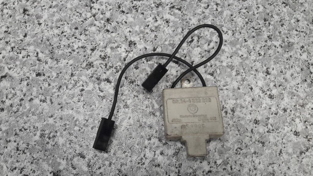24-1392203 wzmacniacz antenowy bmw e34