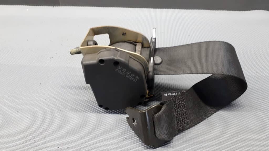 98AB-A611B68-BP Pas prawy tył ford focus mk1