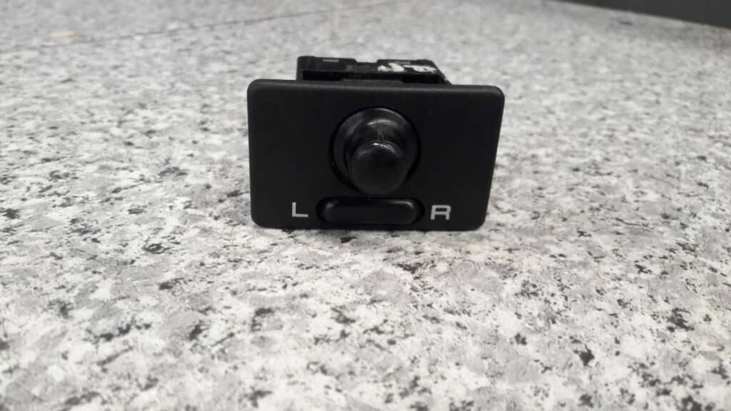 przelacznik regulacji lusterek almera n15