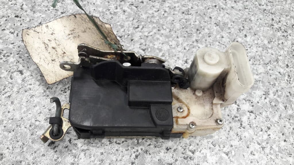 zamek alfa romeo  prawy tyl146 4 pin