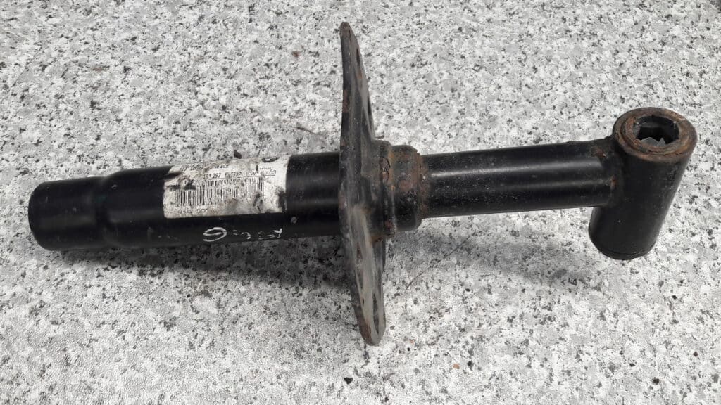 8195297 mocowanie belki przod bmw e46