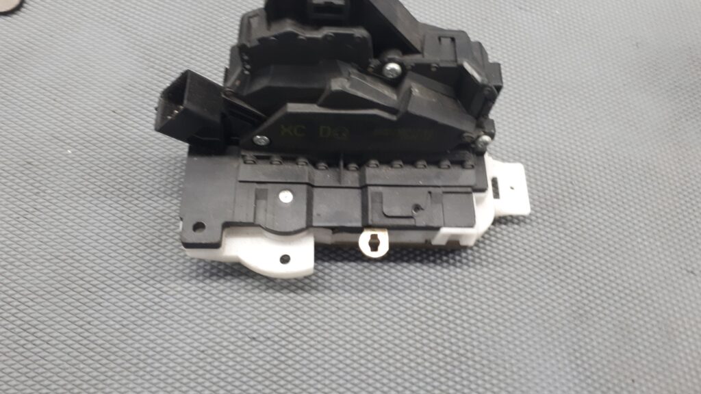 2S4AA26413EA zamek drzwi lewy tyl mondeo MK3 03r