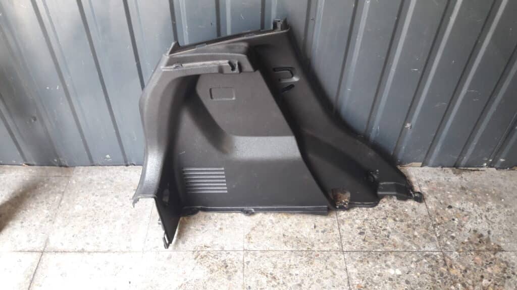 95408359 boczek bagaznika lewy Opel karl 17r