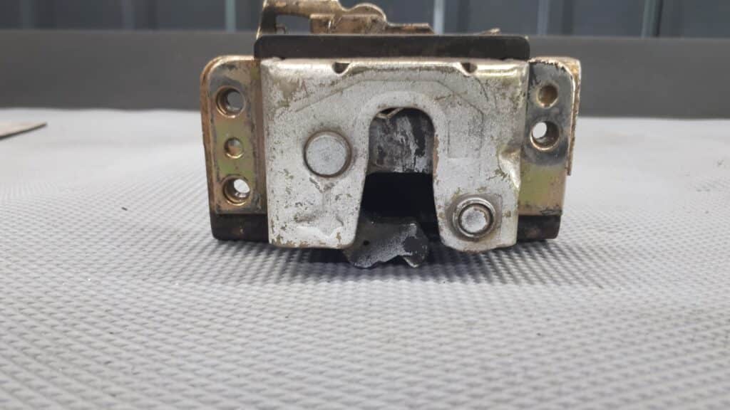 zamek drzwi prawy przod opel kadett E