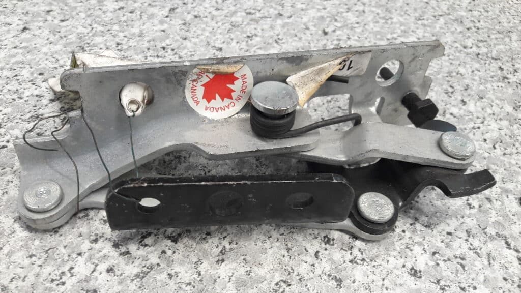 10404005 zawias klapy bagaznika opel sintra