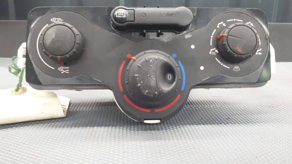 030966N panel klmatyzacji renault clio 08R 8+6PIN