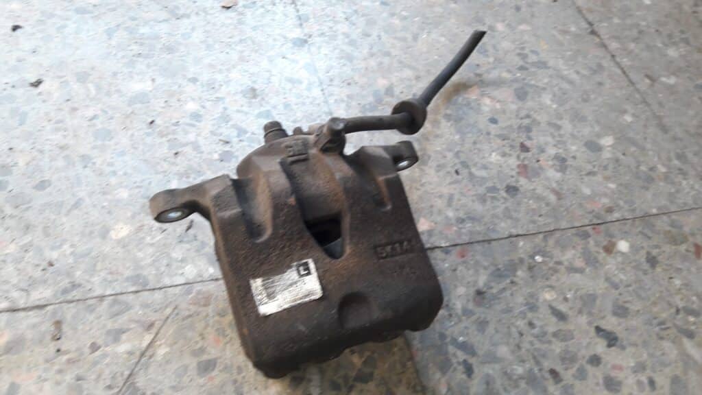 557805026 zacisk hamulcowy lewy przód  karl 1.0 55kw