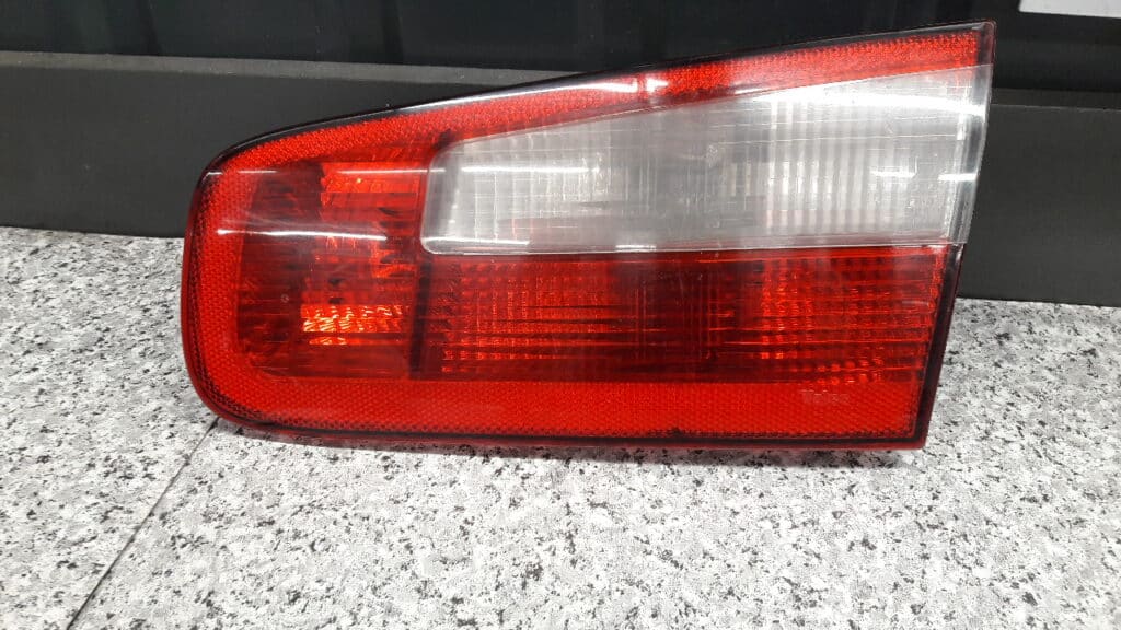 8200002478 lampa prawy tyl renault laguna II hb