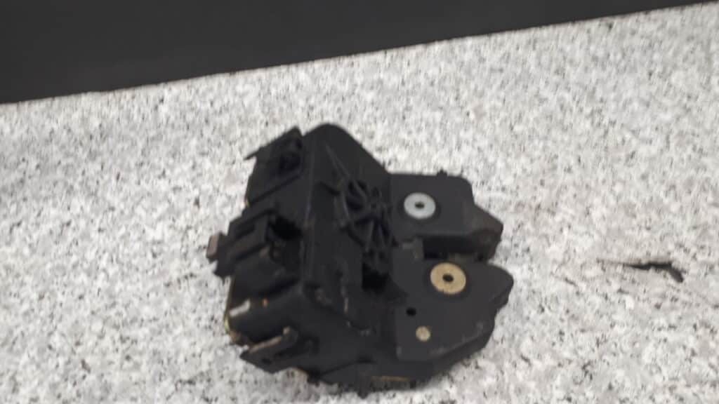 ys4a43102fe zamek wkładka klapy tył  ford focus mk1