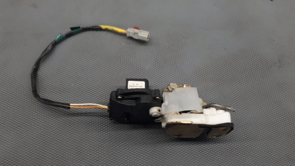 FQM000170 zamek drzwi lewy tyl ROVER 45 G