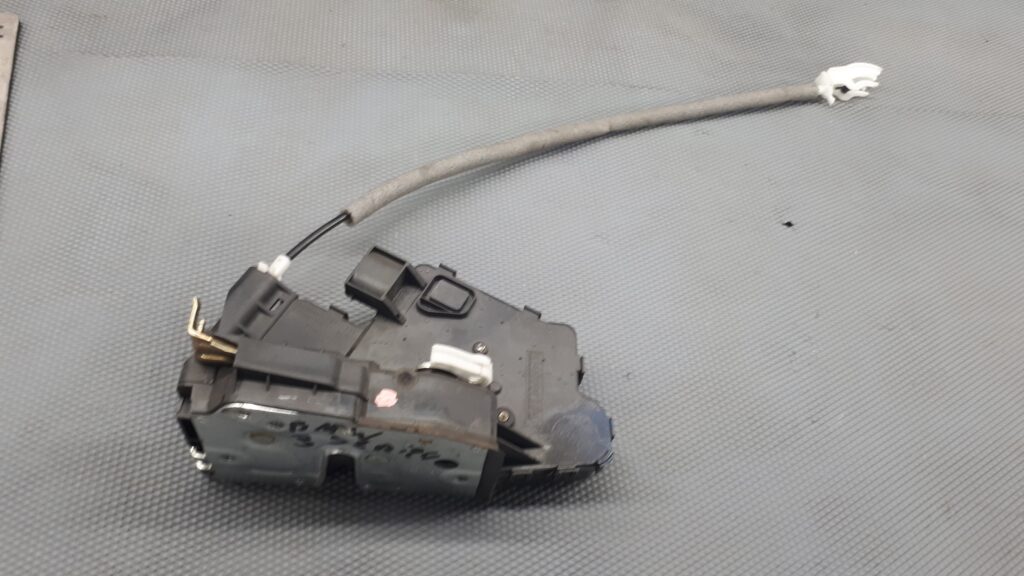 zamek drzwi prawy przod bmw seria 3 E49