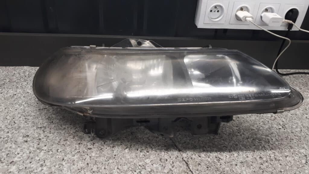 reflektor prawy przod Renault Laguna I DEPO