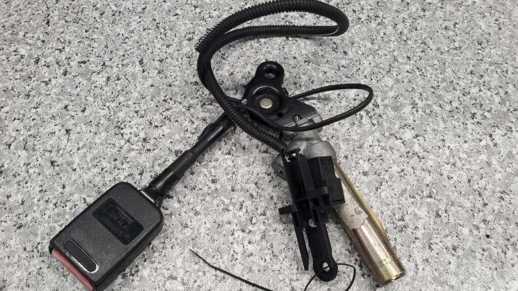 542270000A napinacz pasa lewy citroen xsara 98r
