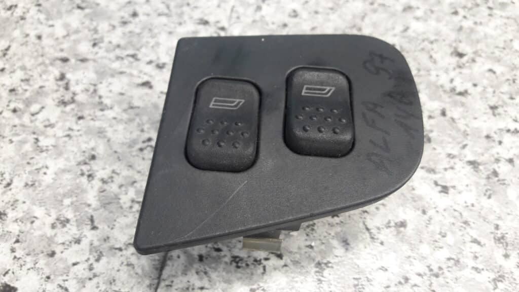 153049000 podnosnik szyby alfa romeo 146