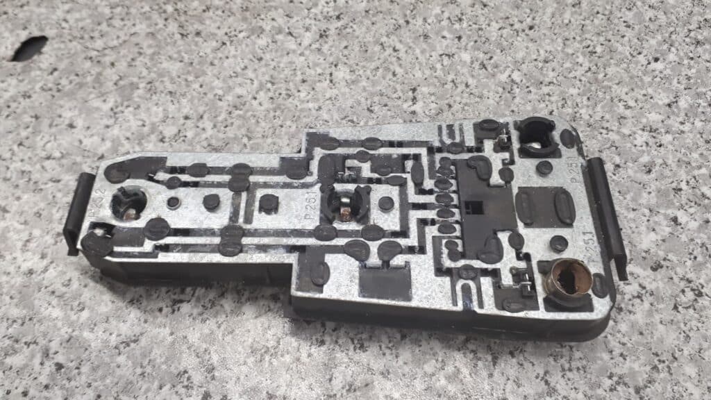 321945257 wkład lampy VW PASSAT B2 32B kombi prawy