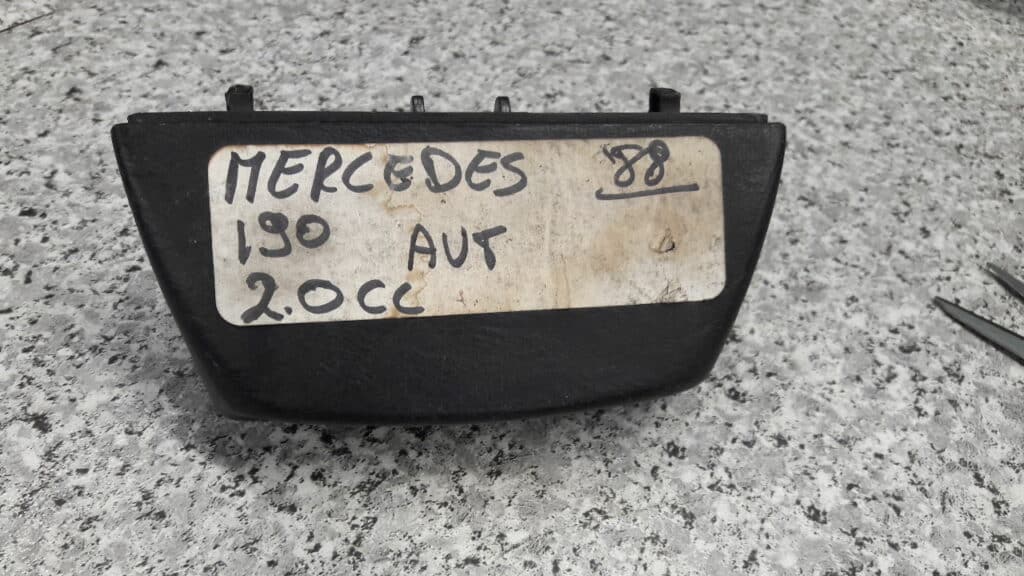 popielniczka mercedes tyl 190 w201