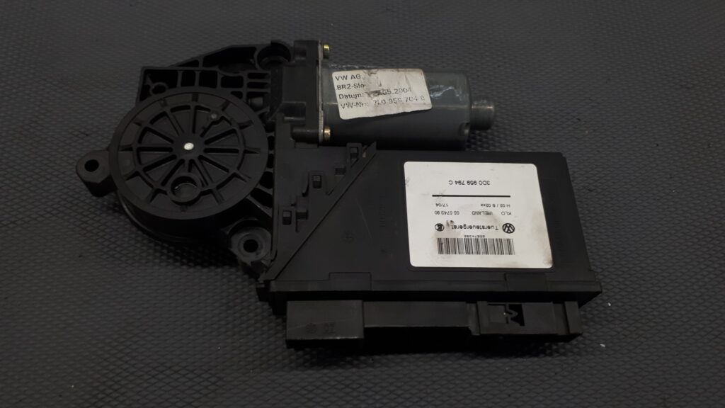 7L0959704B silniczek szyby prawy tyl VW TOUAREG 7L