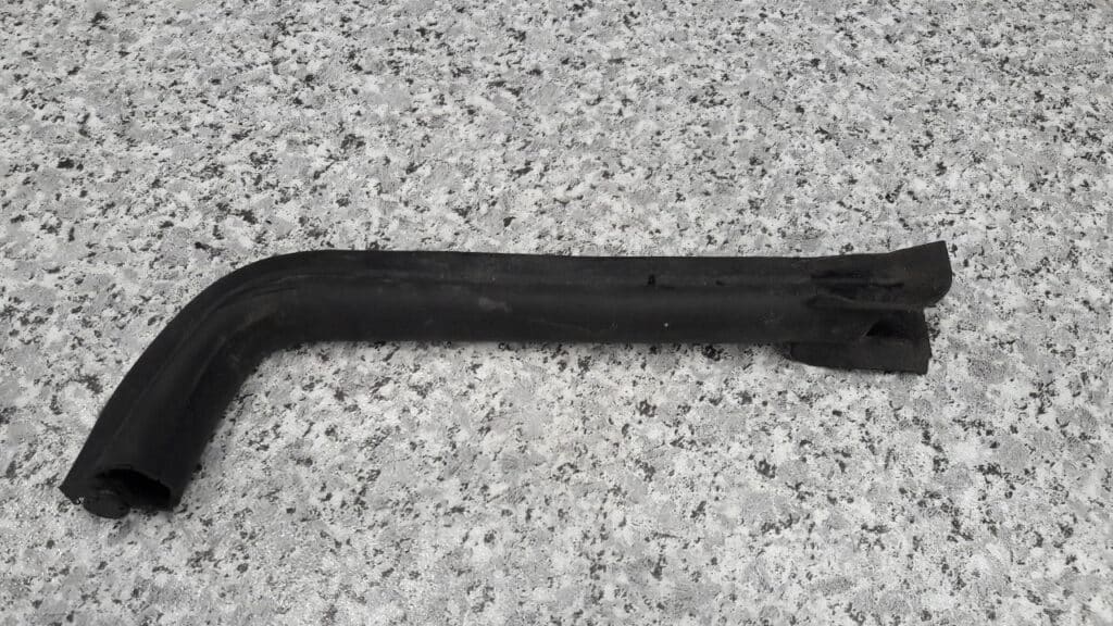 8215913 uszczelka podszybia bmw e46
