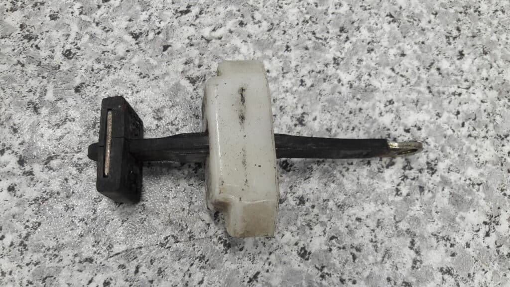 ogranicznik drzwi prawy tyl suzuki alto