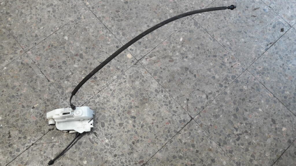 zamek drzwi prawy przod c3  plueriel 07r 4pin