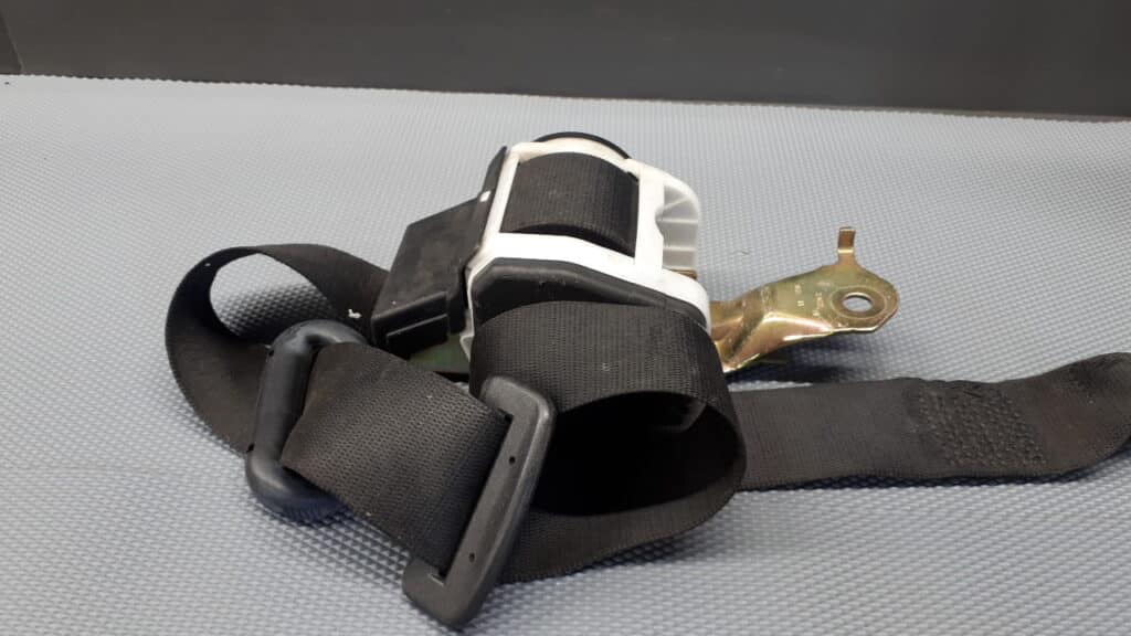 8208444 pas prawy przód bmw 3 e36 compact 95r