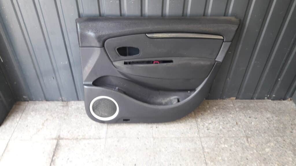 156043971 tapicerka drzwi prawy przod Renault Scenic III