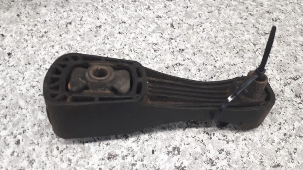 7700832264 poduszka silnika renault megane i 1.4