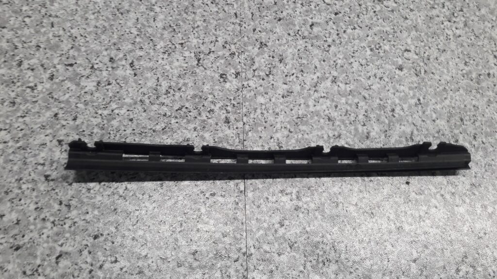 4F0831345 listwa uszczelki DRZWI LEWA AUDI RS6 A6
