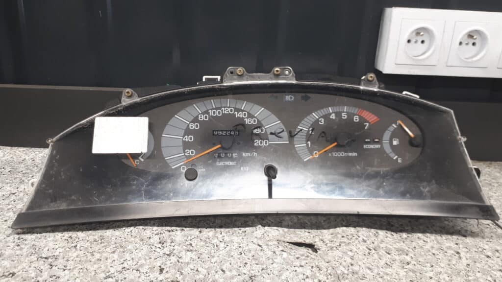 83150-28010 licznik zegar Toyota Previa 01r