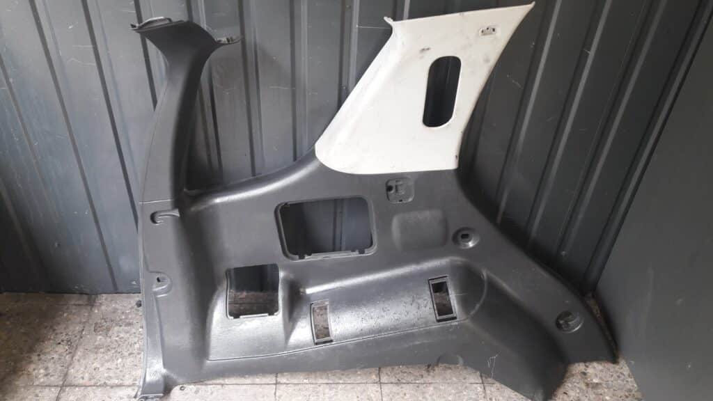 a1636903925 tapicerka bagażnika ml w163