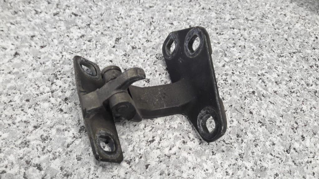 8402183 dolny zawias klapy lewy prawy bmw e53