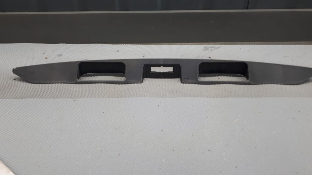 91111sg010 tylna oslona klapy bagaznika subaru forester