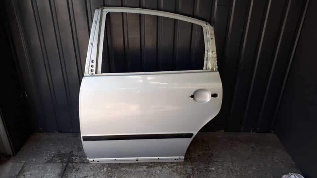 Drzwi lewy tył VW Passat B5 srebrne SEDAN