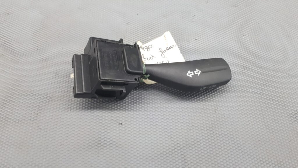 4M5T-13335-AD przelacznik swiatel Ford Focus MK2