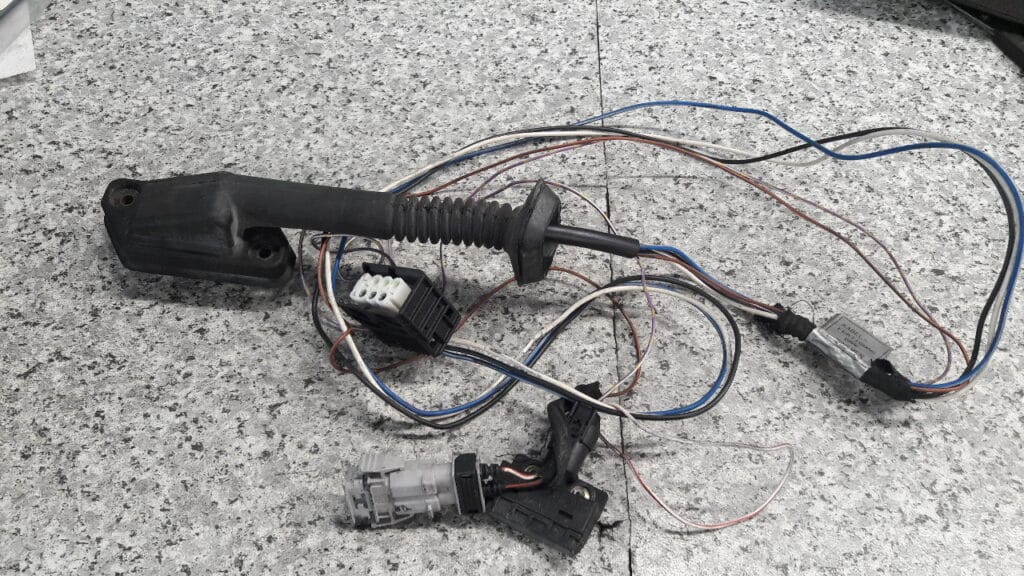8373010 instalacja drzwi prawy tyl bmw e36