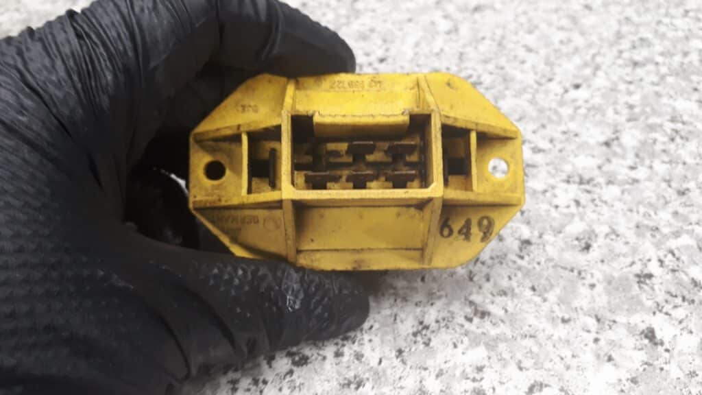 443959127 rezystor ogrzewania AUDI 100 87R