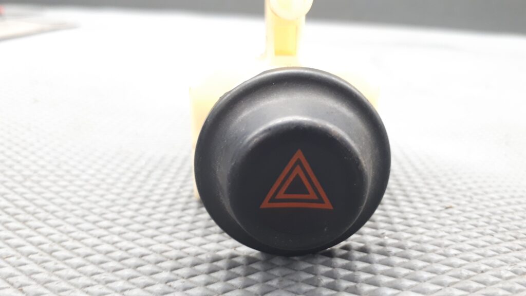 NILES06004 przelacznik  awaryjnych  SUBARU 1800 88R
