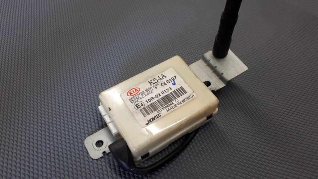 0K54A67RO Moduł keyless kia carnival II GQ