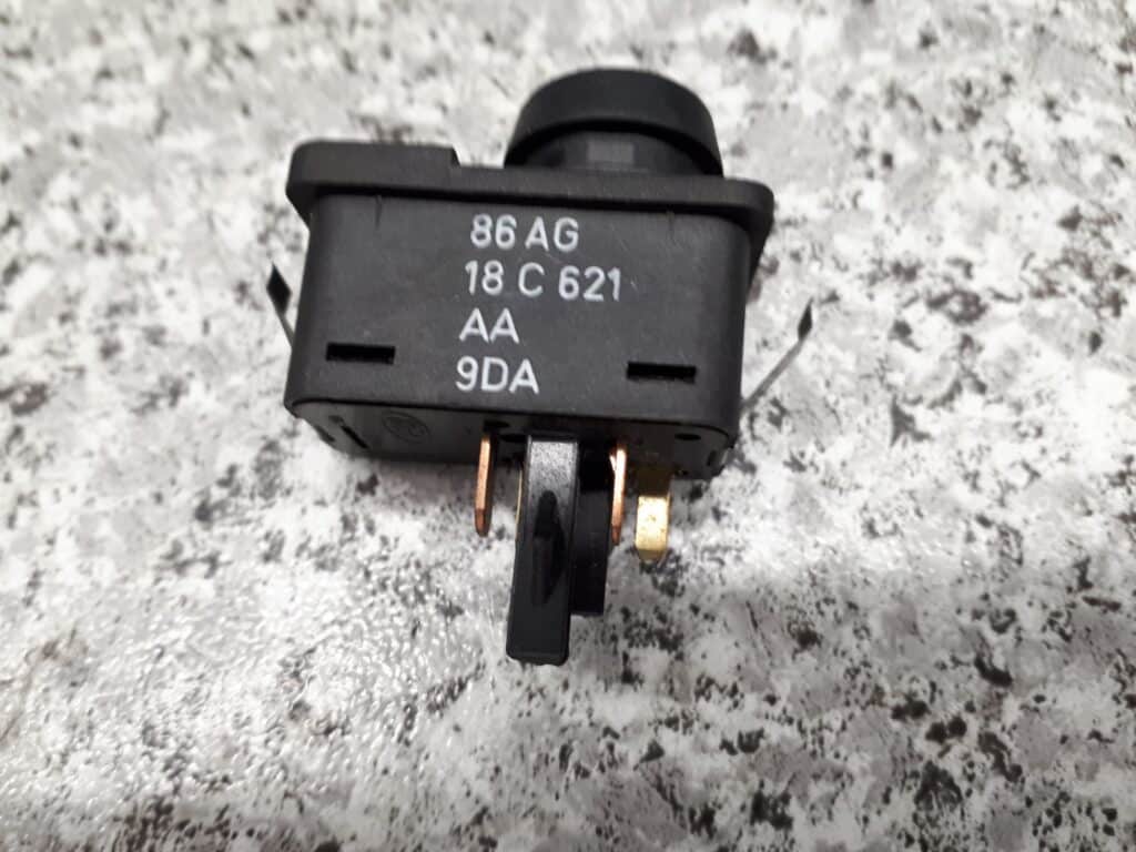 86ag18c621aa włącznik ogrzewania tylnej szyby Ford