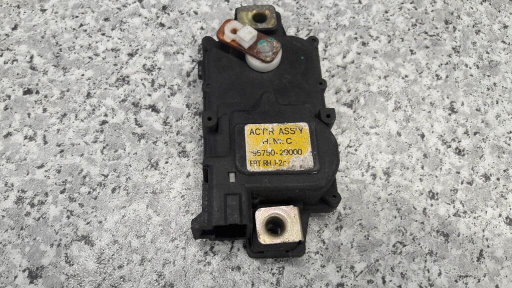95750-29000 silownik zamka centralnego hyundai lantra