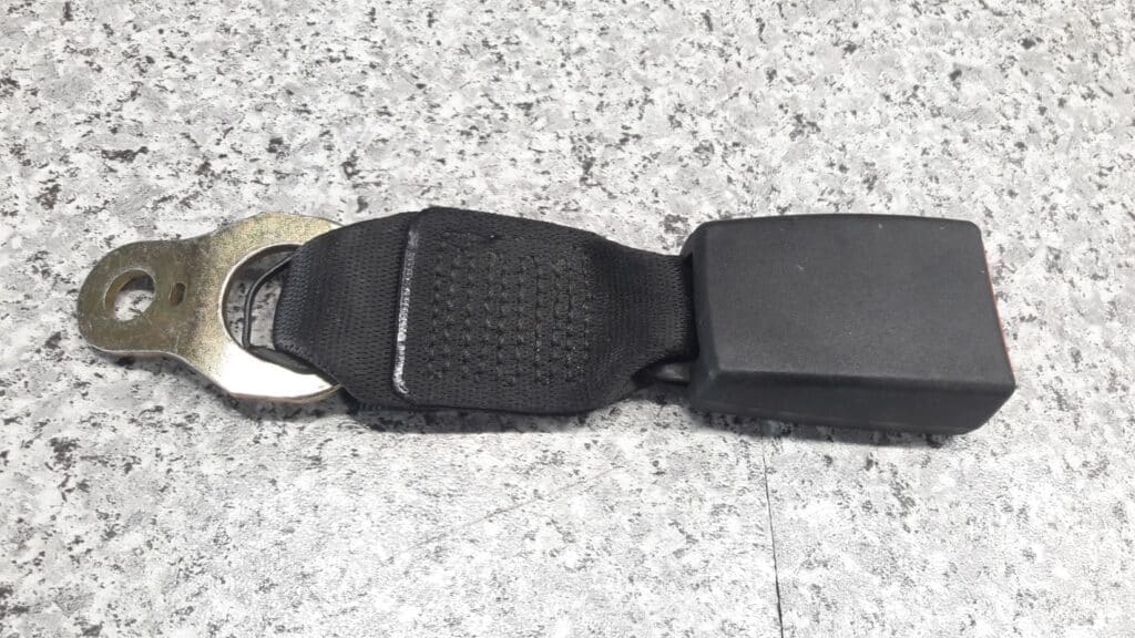 33009647 zapinka pasa tyl bmw E46 2.0D 2004r