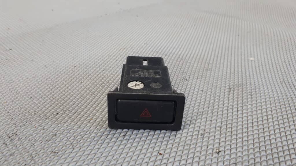 TR8801 włącznik awaryjnych toyota starlet