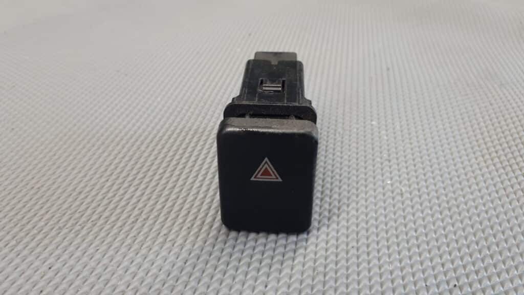 01638 przełącznik  świateł awaryjnych rover 200