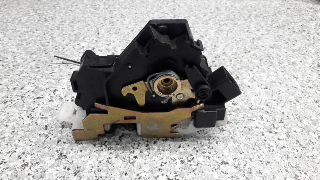 2s4a-a26413ea zamek drzwiv lewy tyl ford mondeo mk3