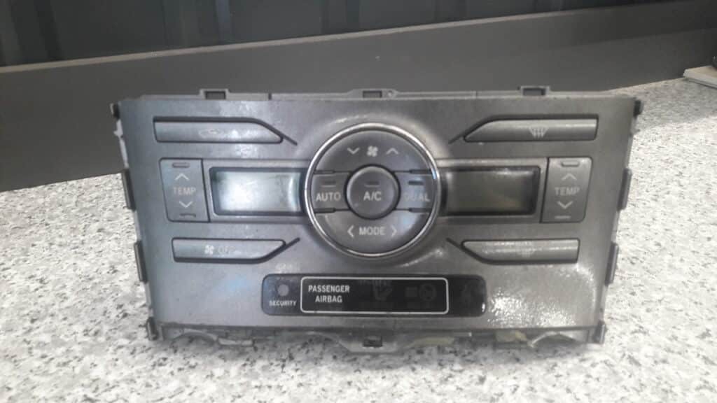 55900-12a30-b panel klimatyzacji toyota auris I