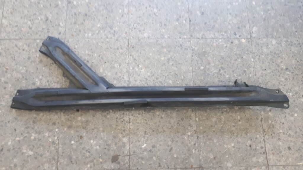 1k0831548a belka drzwi prawy przód vw golf v