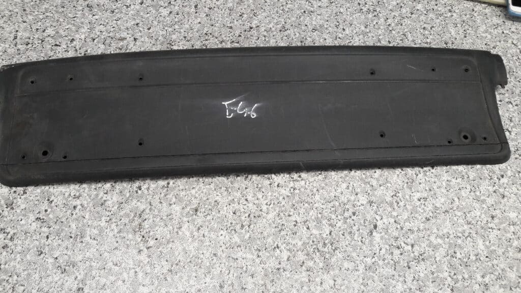 7030592 wspornik tablicy rejestracyjnej bmw e 46