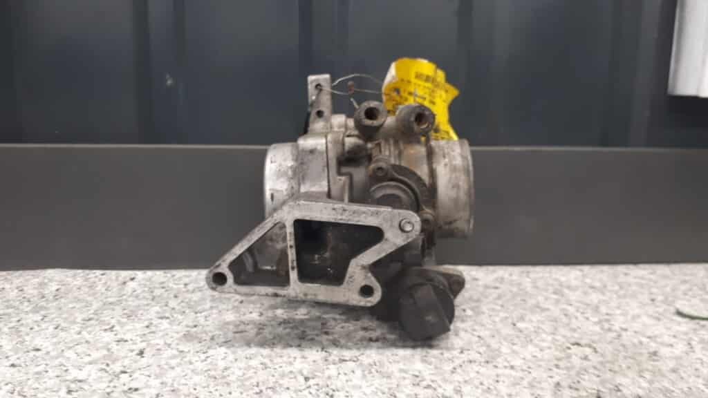 90470096 przepustnica opel astra 1.6 95r